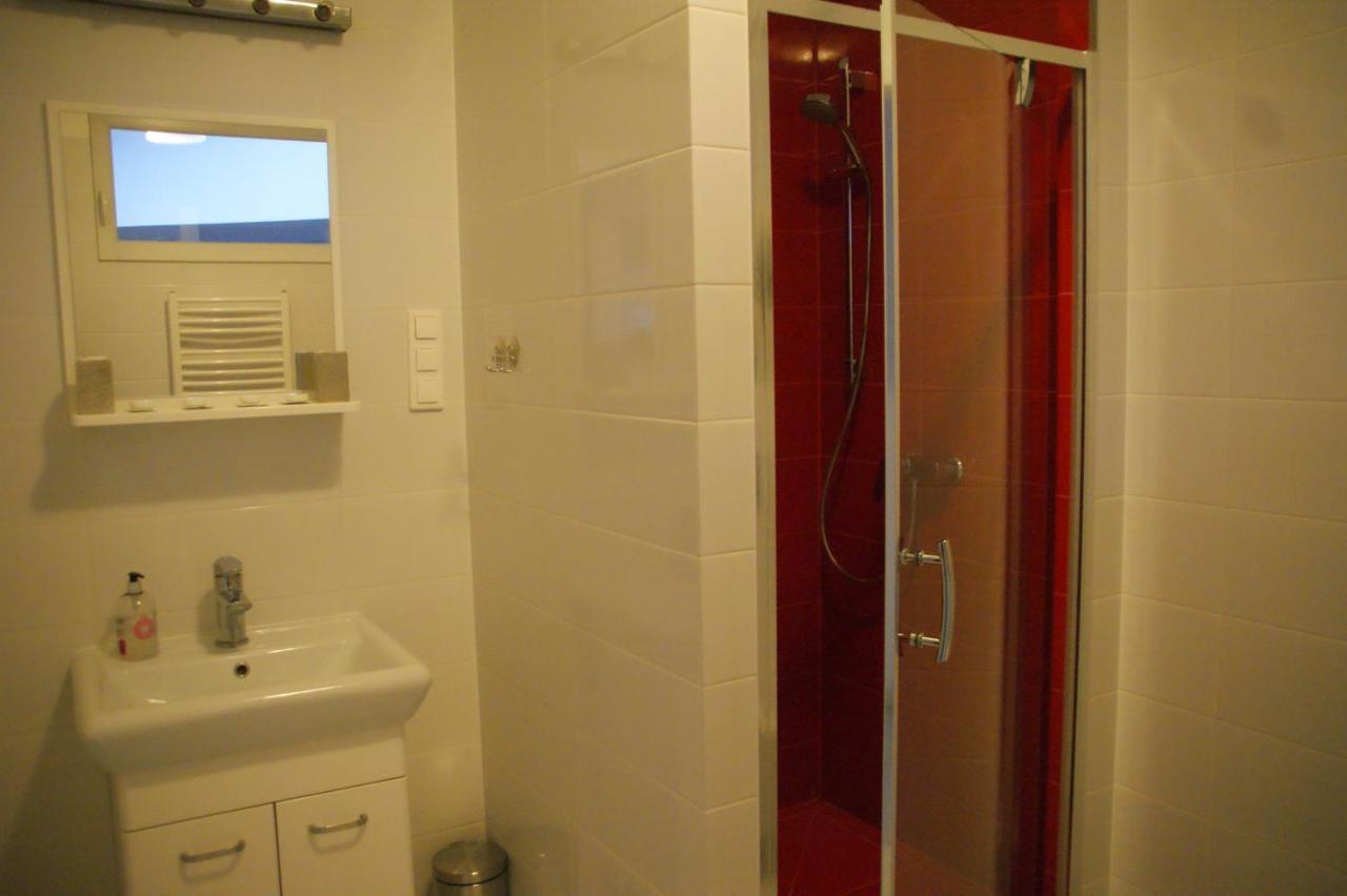 גורז'וב ווילקופולסקי Apartament Warszawska מראה חיצוני תמונה